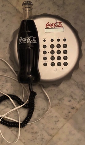 26152-1 € 25,00 coca cola telefoon de hoorn is in vorm flesje